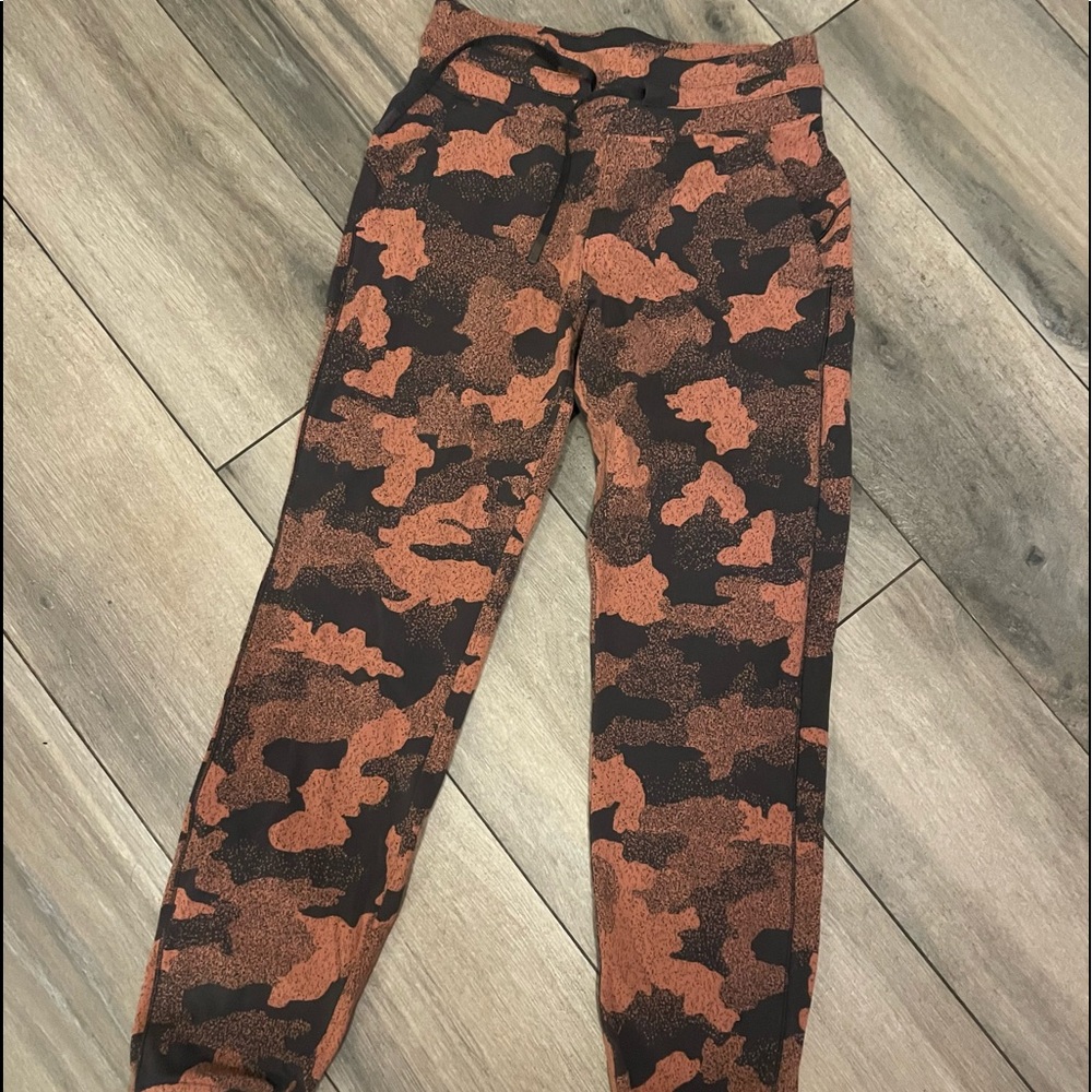*NEW* Lululemon joggers